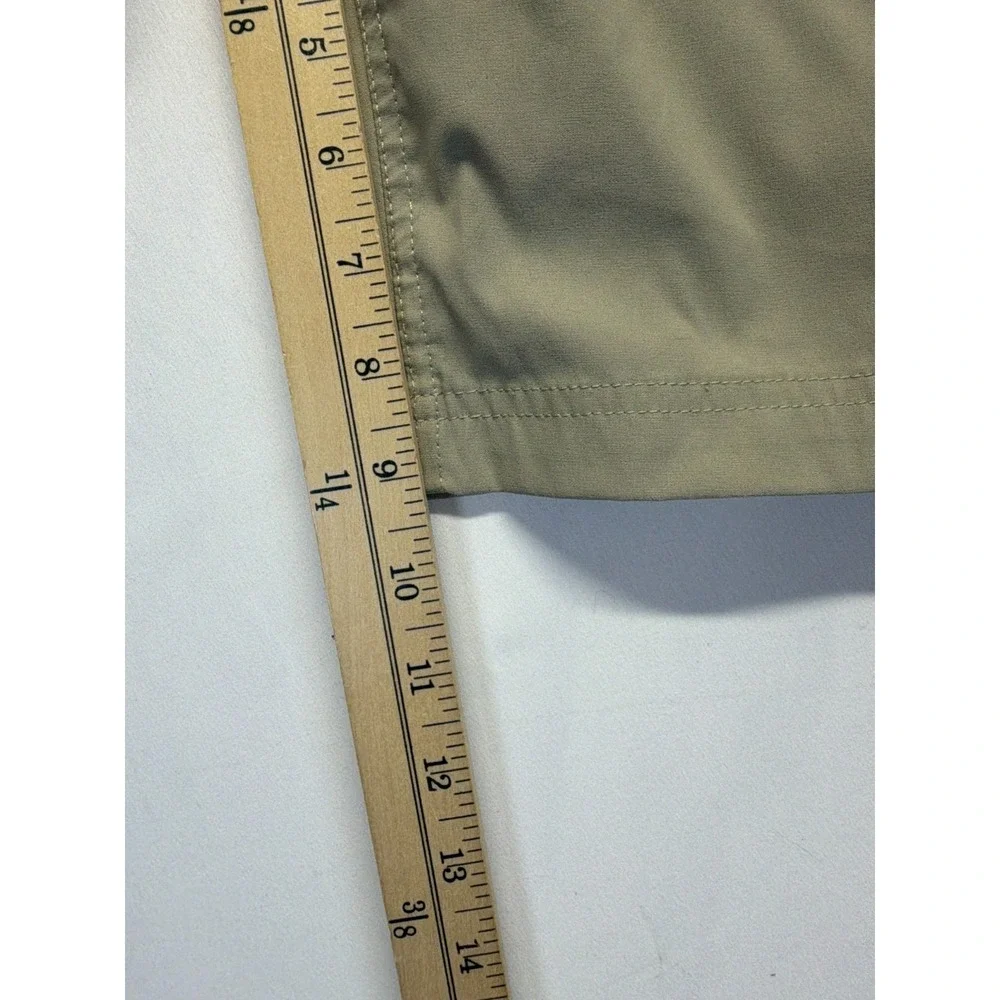 Eddie Bauer Shorts Mens 40 Khaki Cargo‎ Pockets Logo Hiking Outdoor Casual Wear